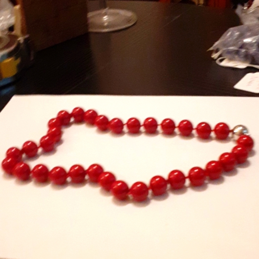 Shell pearl necklace.